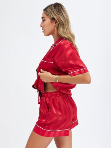 Атласная красная пижама