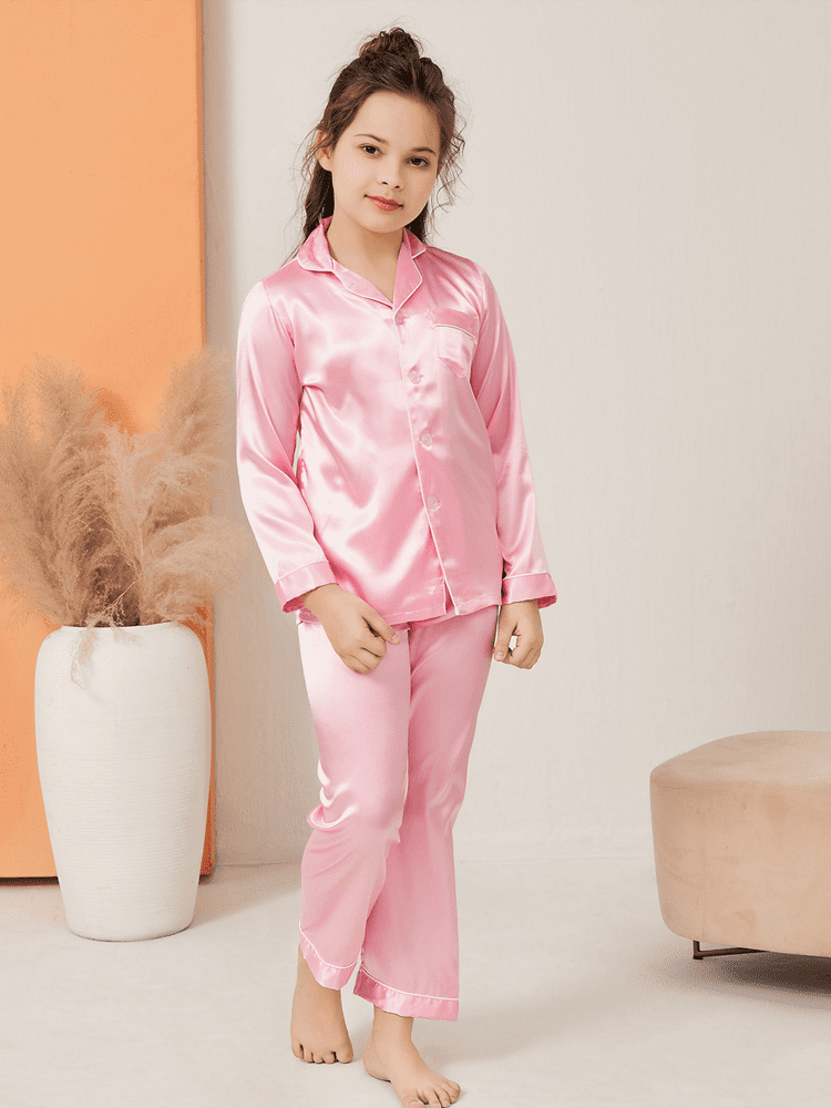 różowe satynowe piżamy