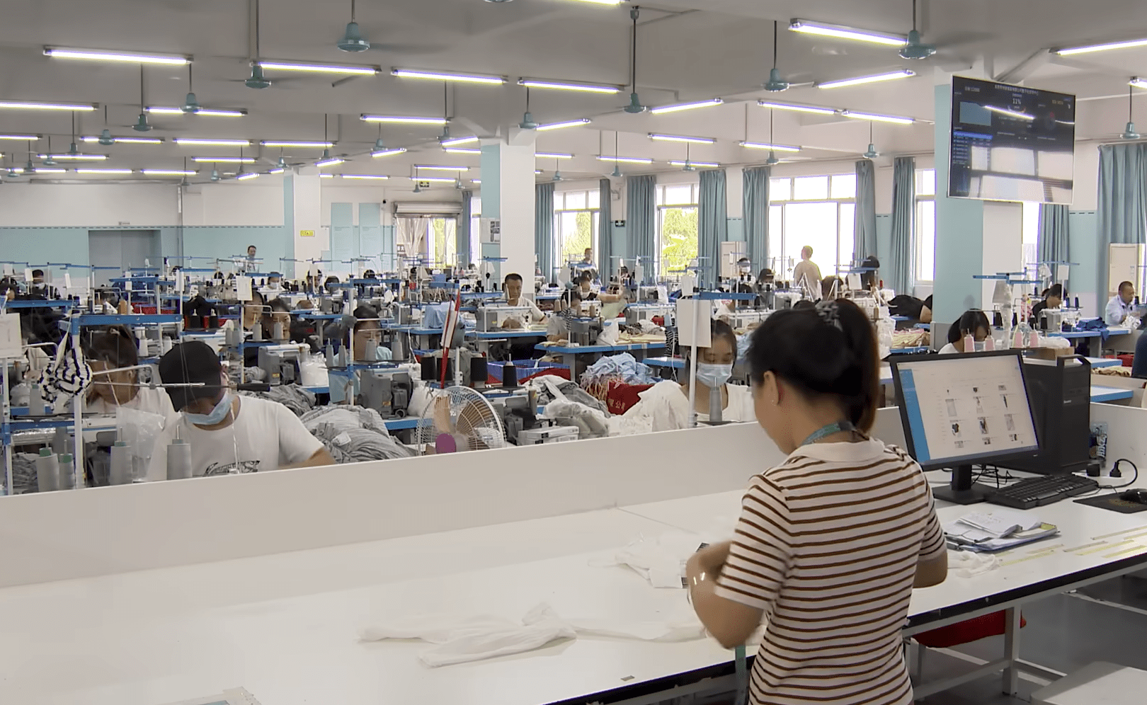 Wholesale women's boutique clothing suppliers