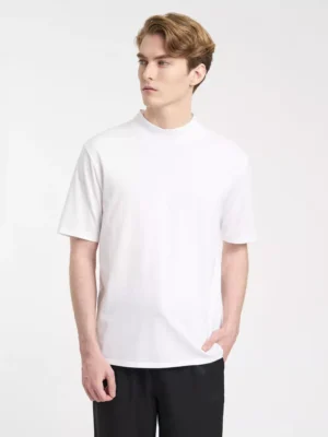 Blank hvid t-shirt