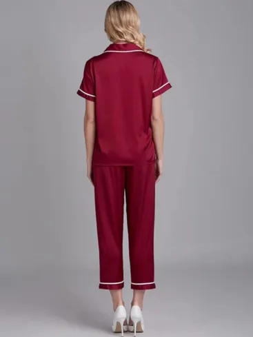pijama de satén rojo para mujer