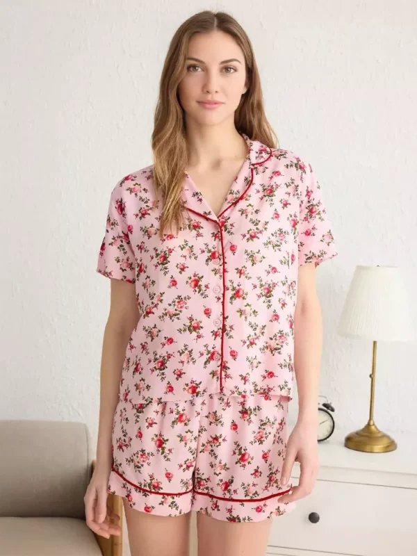Pyjamas med blomster