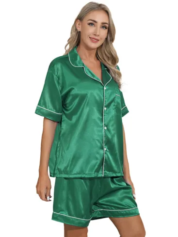 grüner Schlafanzug