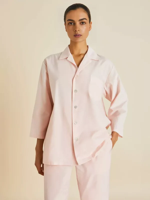 pijama de ropa rosa