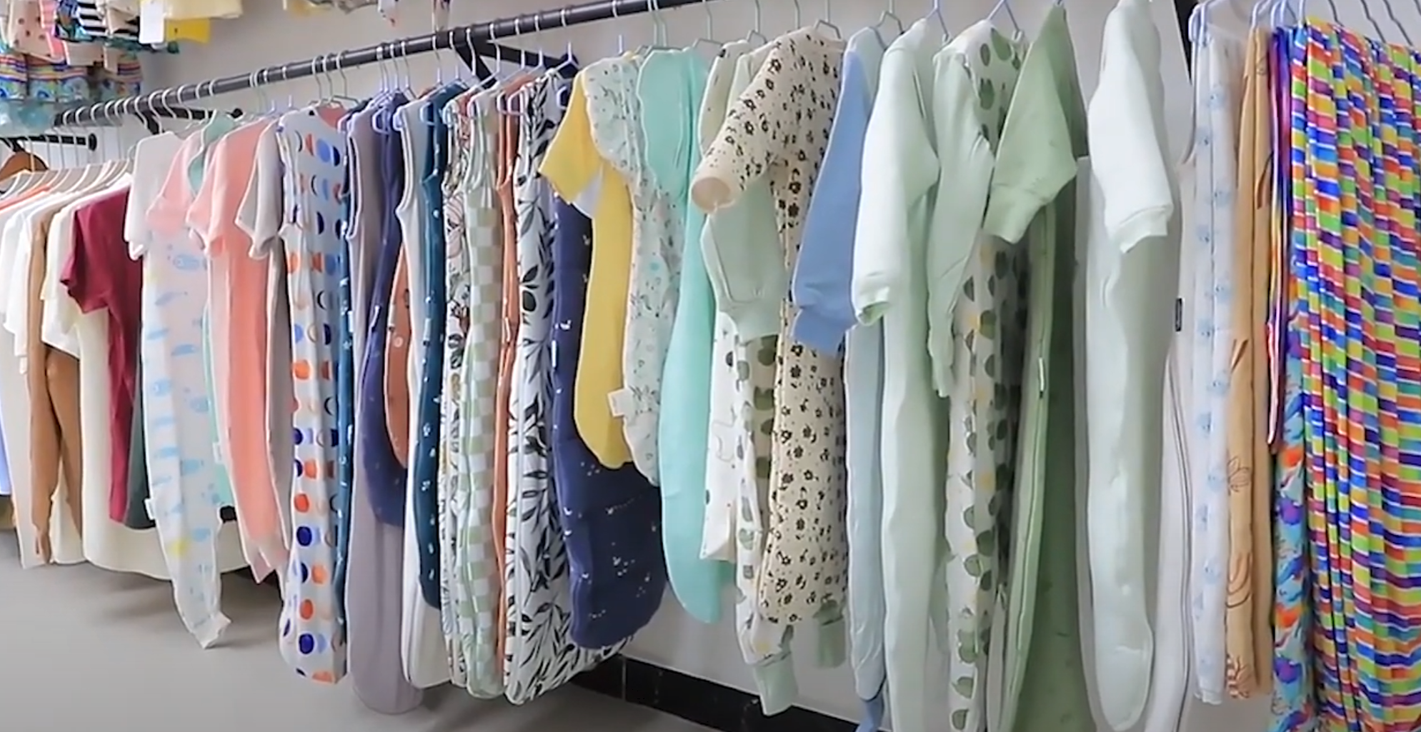 Distributeurs de vêtements en gros