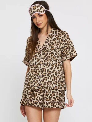 pijama com estampado de leopardo