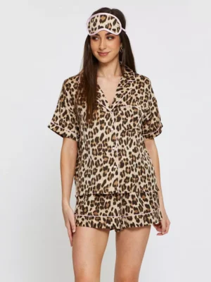 pijamas com estampado de leopardo para mulher
