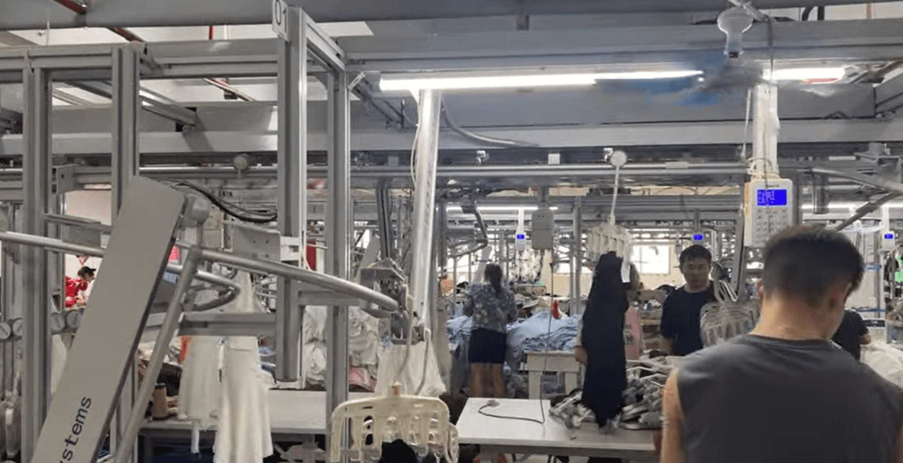 近くの衣料品工場