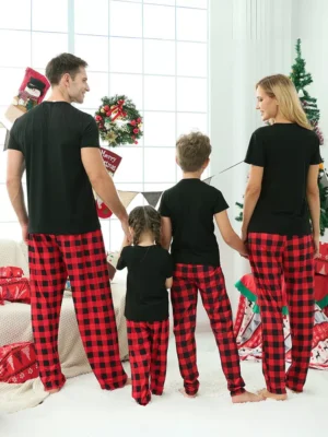 семья совпадающие рождественские пижамы