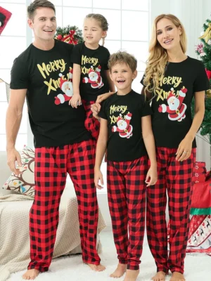 matchande julpyjamas för familjen