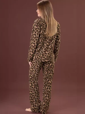 pijama con estampado de leopardo